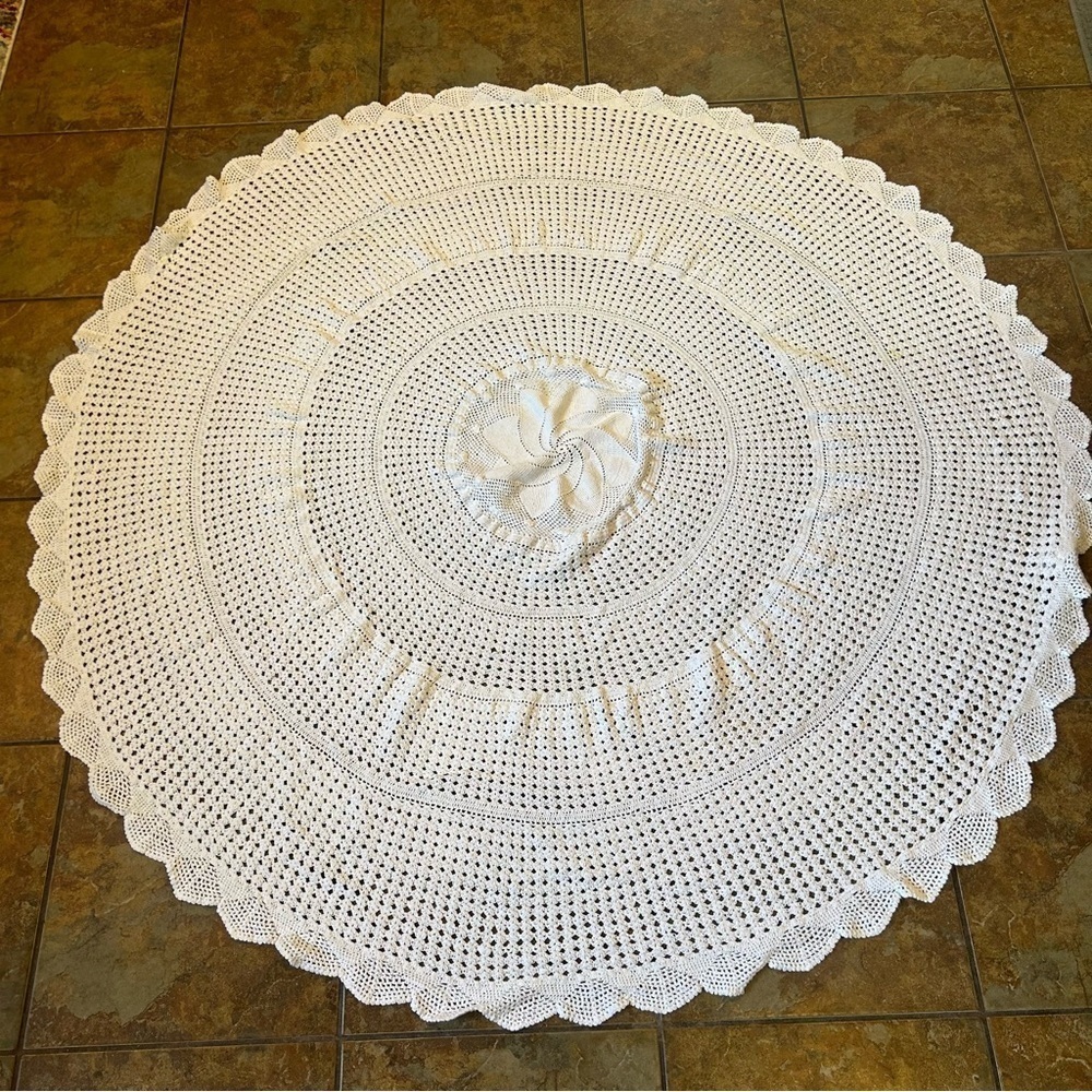 Vintage Tablecloth Handknit 57” Boho French Country White Round Scalloped Edge